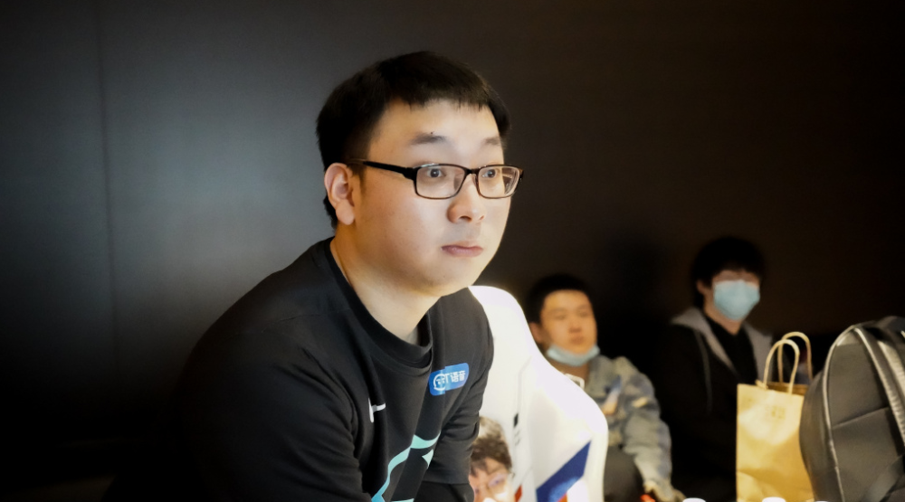 TheShy遭遇五连败，曼联教练面临压力！